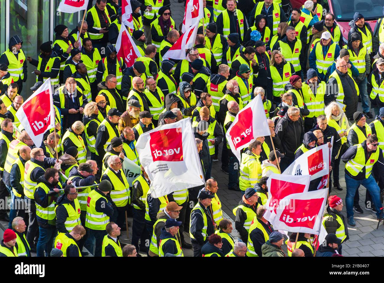 Kiel, Deutschland, 16. Okt. 2024 Demonstration, Warnstreik der Busfahrerinnen und Busfahrer des privaten Busgewerbes in Schleswig-Holstein mit ver.di und dem Omnibusverband *** Kiel, 16 Okt 2024 Demonstration, Warnstreik von Busfahrern in der privaten Busbranche in Schleswig-Holstein mit ver di und dem Busverband Stockfoto