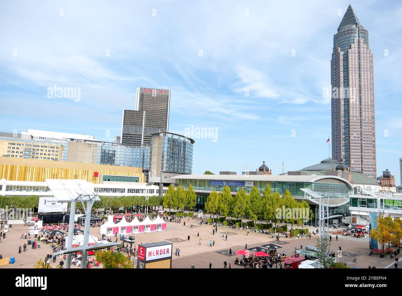 Frankfurt Erster Fachbesuchertag. Frankfurter Buchmesse 2024. Übersicht der Frankfurter Buchmesse. Erster Fachbesuchertag. Matrize 76. Frankfurter Buchmesse findet vom 16. bis 20. Oktober 2024 statt. Gastland in diesem Jahr ist Italien. *** Frankfurter Buchmesse erster Fachbesuchertag Frankfurter Buchmesse 2024 Überblick Frankfurter Buchmesse erster Fachbesuchertag die Frankfurter Buchmesse 76 findet vom 16. Bis 20. Oktober 2024 statt dieses Jahr Gastland ist Italien Copyright: XEibner-Pressefoto/FlorianxWieganx EP FWD Stockfoto