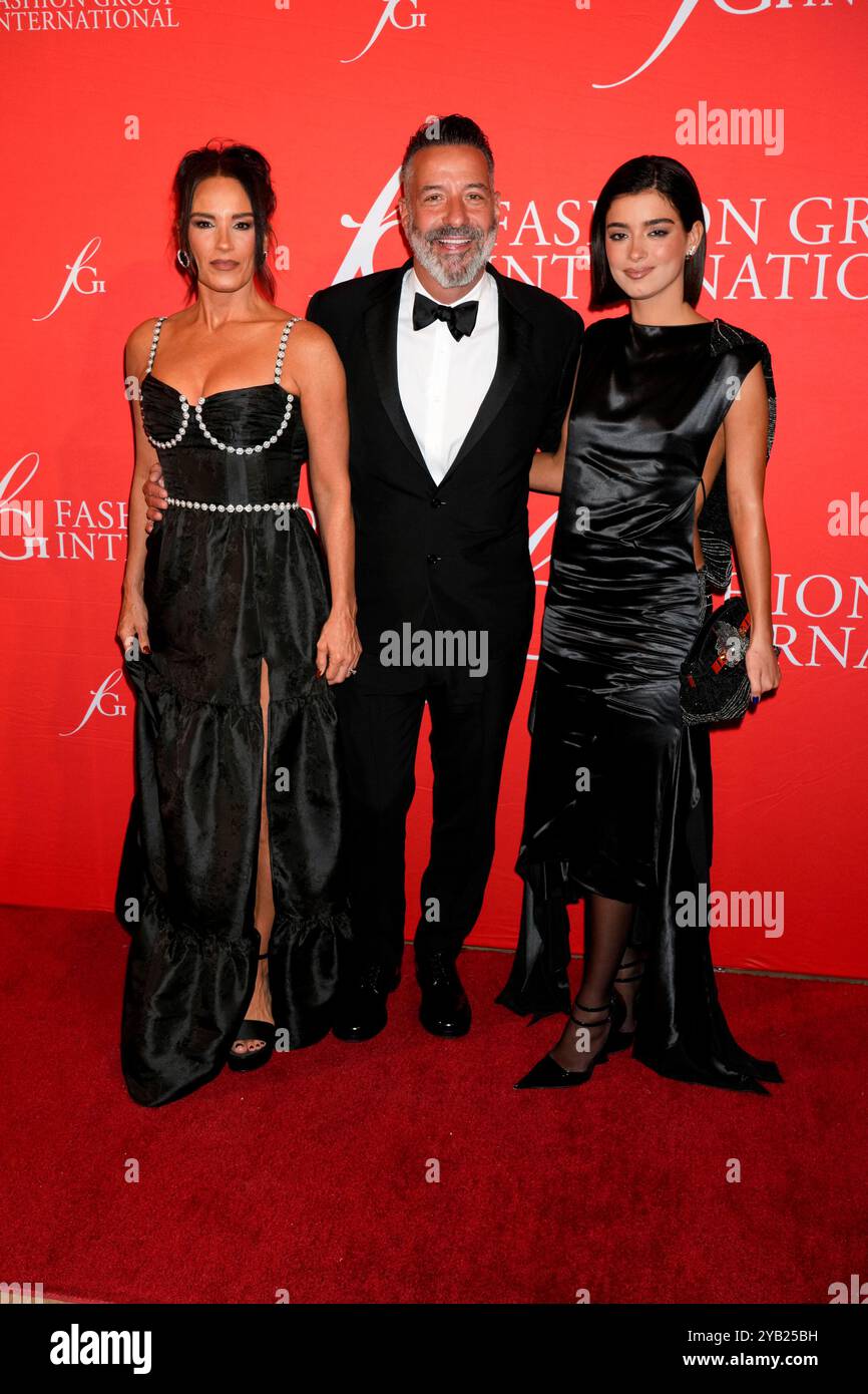 New York, Usa. Oktober 2024. Heidi D'Amelio, Marc D'Amelio, Dixie D'Amelio während der FGI-Gala 2024, 40. Jahrestag der Fashion Group International, im Rainbow Room in New York City, New York, USA, am Dienstag, 15. Oktober 2024. Quelle: Jennifer Graylock/Alamy Live News Stockfoto