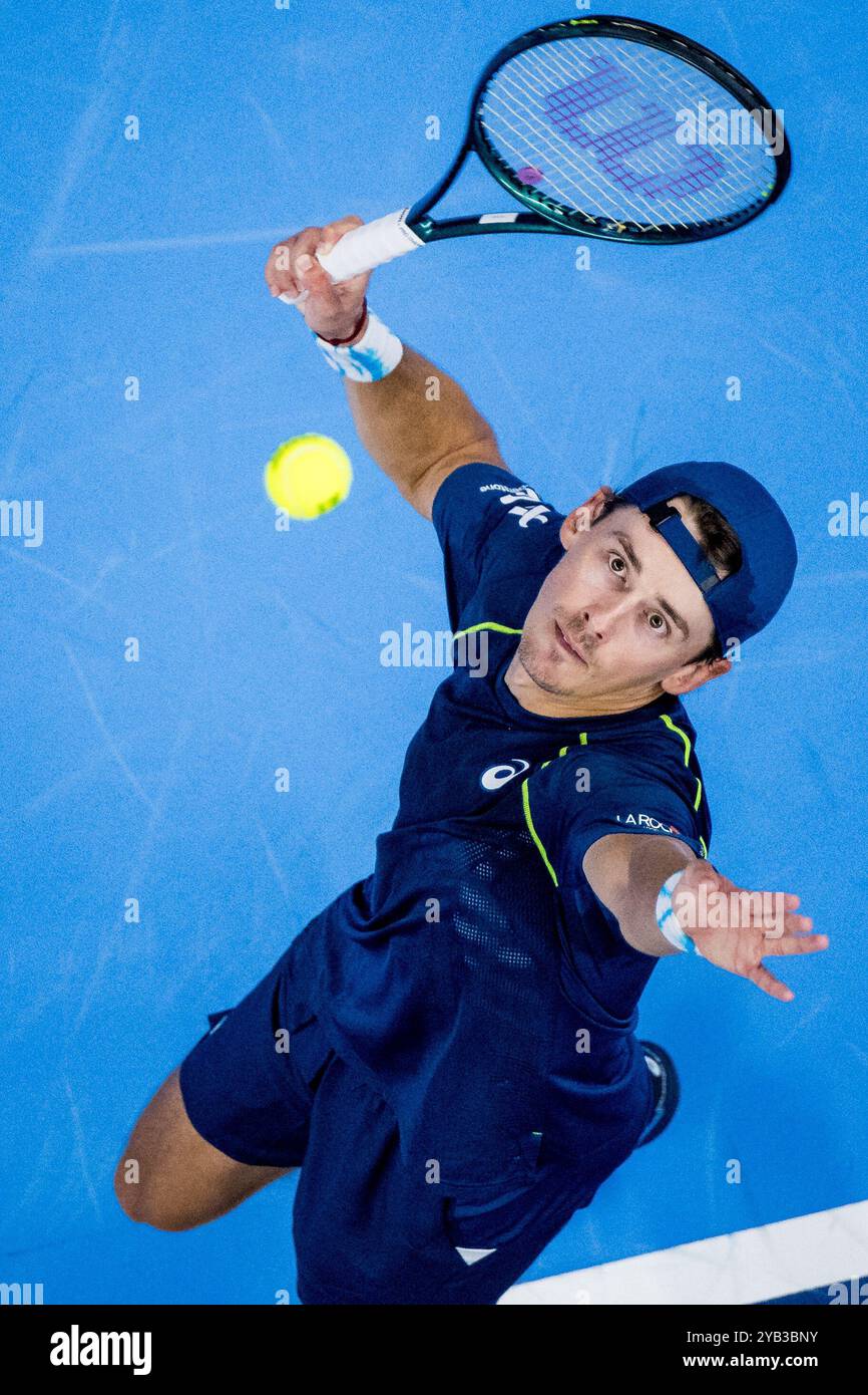 Antwerpen, Belgien. Oktober 2024. Alex de Minaur aus Australien wurde während eines Tennisspiels in der Runde von 32 des Einzelwettbewerbs beim ATP European Open Tennis Turnier in Antwerpen am Mittwoch, den 16. Oktober 2024, in Aktion gezeigt. BELGA FOTO JASPER JACOBS Credit: Belga News Agency/Alamy Live News Stockfoto