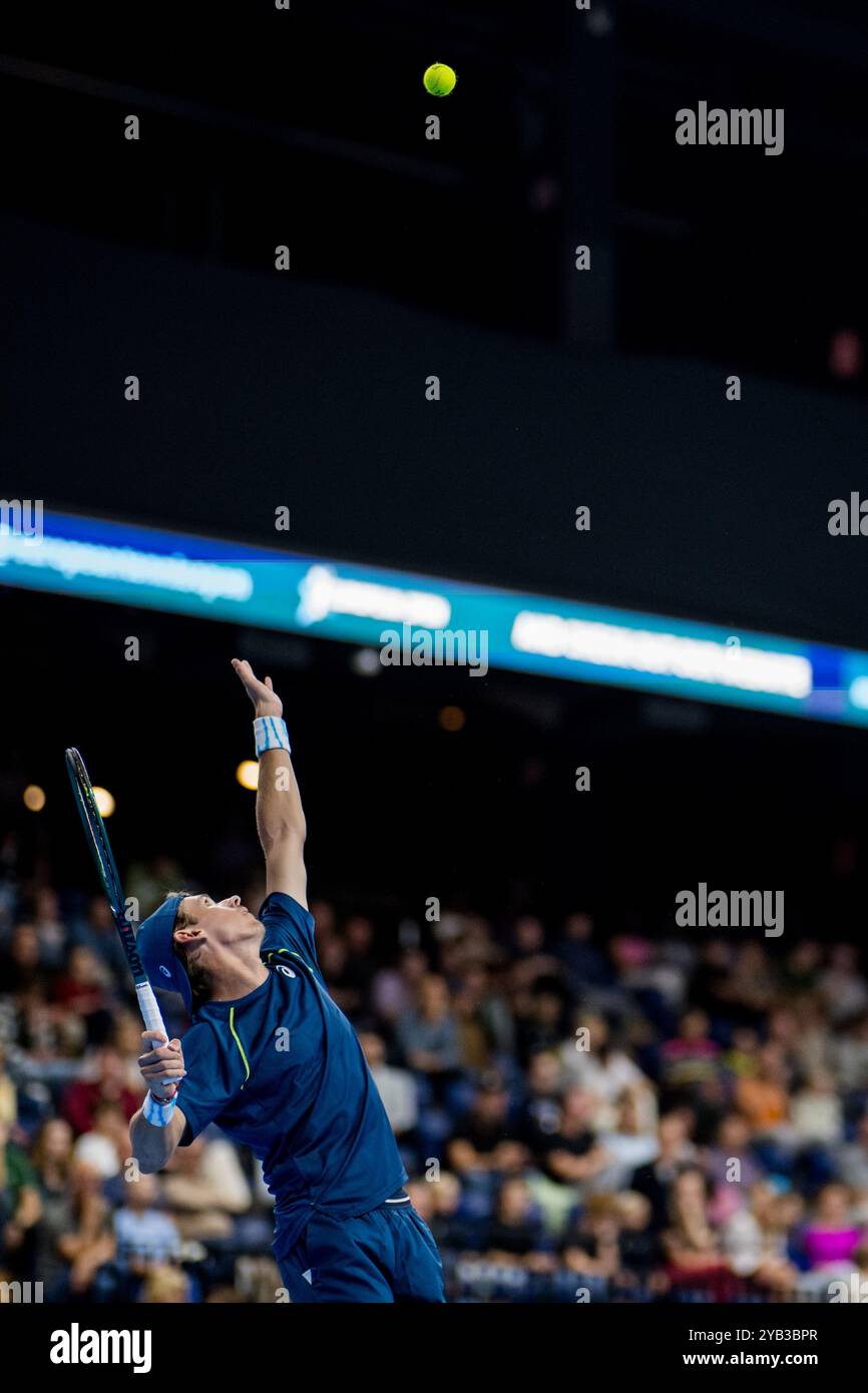 Antwerpen, Belgien. Oktober 2024. Alex de Minaur aus Australien wurde während eines Tennisspiels in der Runde von 32 des Einzelwettbewerbs beim ATP European Open Tennis Turnier in Antwerpen am Mittwoch, den 16. Oktober 2024, in Aktion gezeigt. BELGA FOTO JASPER JACOBS Credit: Belga News Agency/Alamy Live News Stockfoto