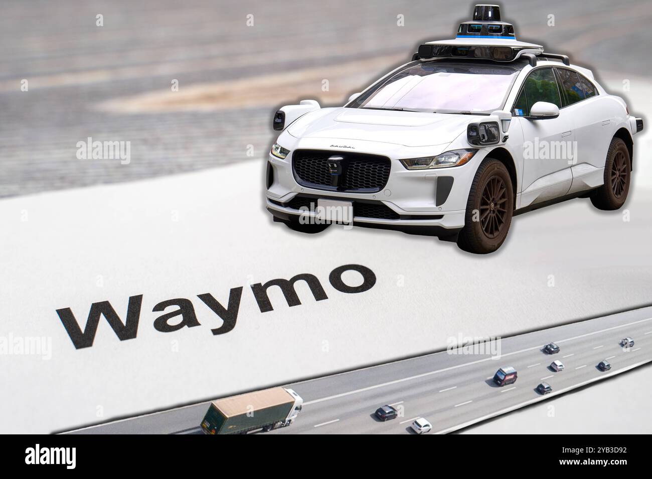 BBayern, Deutschland - 15. Oktober 2024: Waymo Logo oder Schriftzug mit Auto symbolisiert autonome Fahrzeuge. Robotaxi Konzept und Fahren ohne Menschen und Fahrer, aber mit Radar und Kameras. FOTOMONTAGE *** Waymo Logo bzw. Schriftzug mit Auto symbolisch für autonome Fahrzeuge. Konzept Robotaxi und Autofahren ohne Menschen und Fahrer, aber mit Radar und Kameras. FOTOMONTAGE Stockfoto