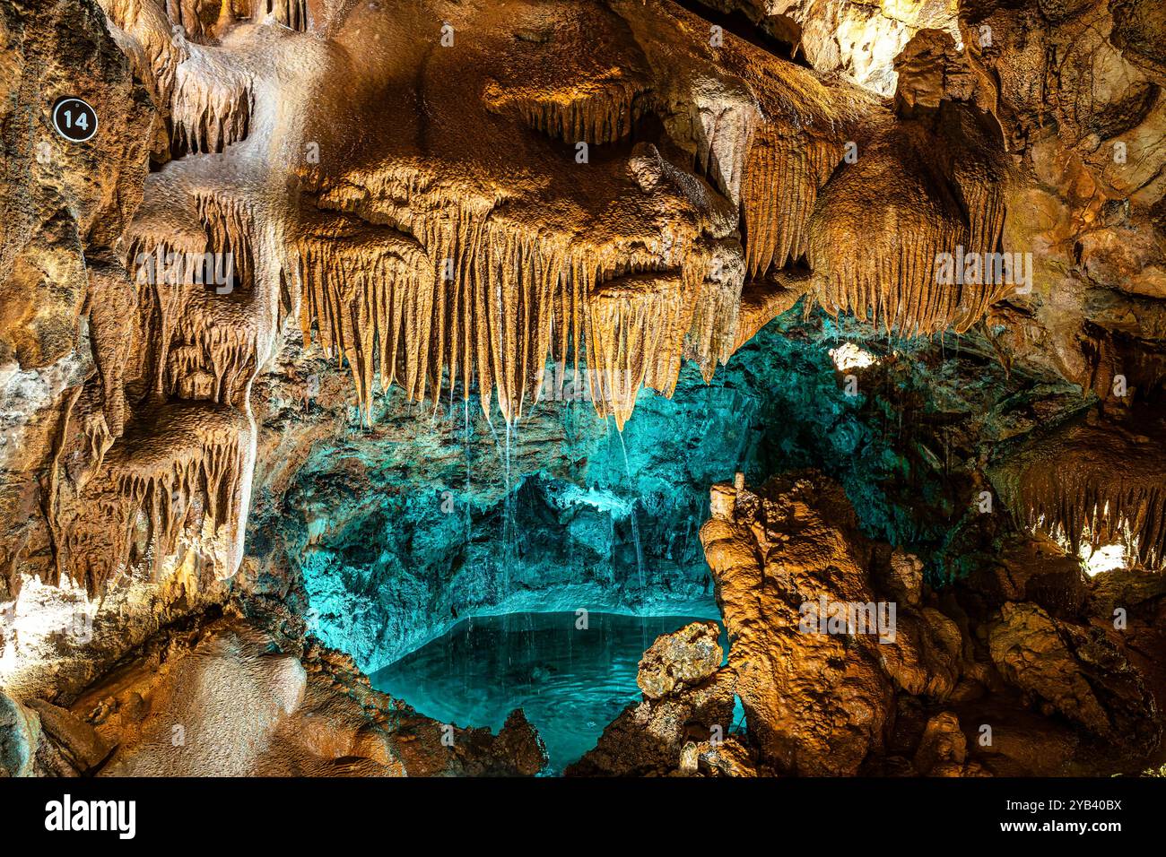 Höhlen von Mira de Aire, Grutas de Mira de Aire in Leiria, Portugal. Eine Reihe von Kalksteinhöhlen in Porto de Mos, Leiria. Moinhos Velhos Stockfoto