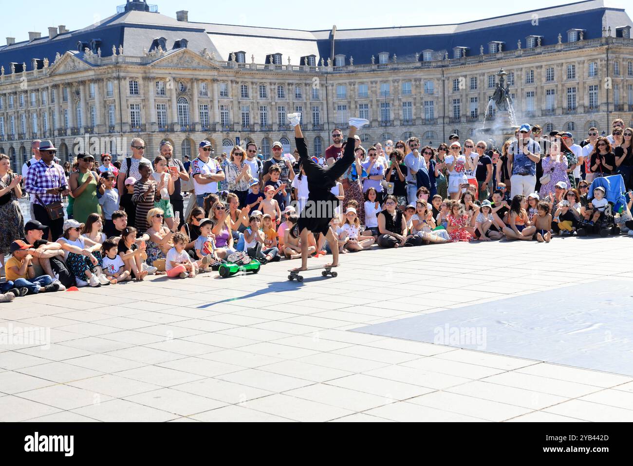 Freizeit- und Entspannungszeit in der Nähe des Flusses Garonne in Bordeaux. Bordeaux, Gironde, Nouvelle Aquitaine, Frankreich, Europa. Foto: Hugo Martin/Al Stockfoto