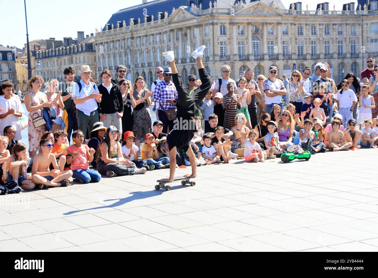 Freizeit- und Entspannungszeit in der Nähe des Flusses Garonne in Bordeaux. Bordeaux, Gironde, Nouvelle Aquitaine, Frankreich, Europa. Foto: Hugo Martin/Al Stockfoto