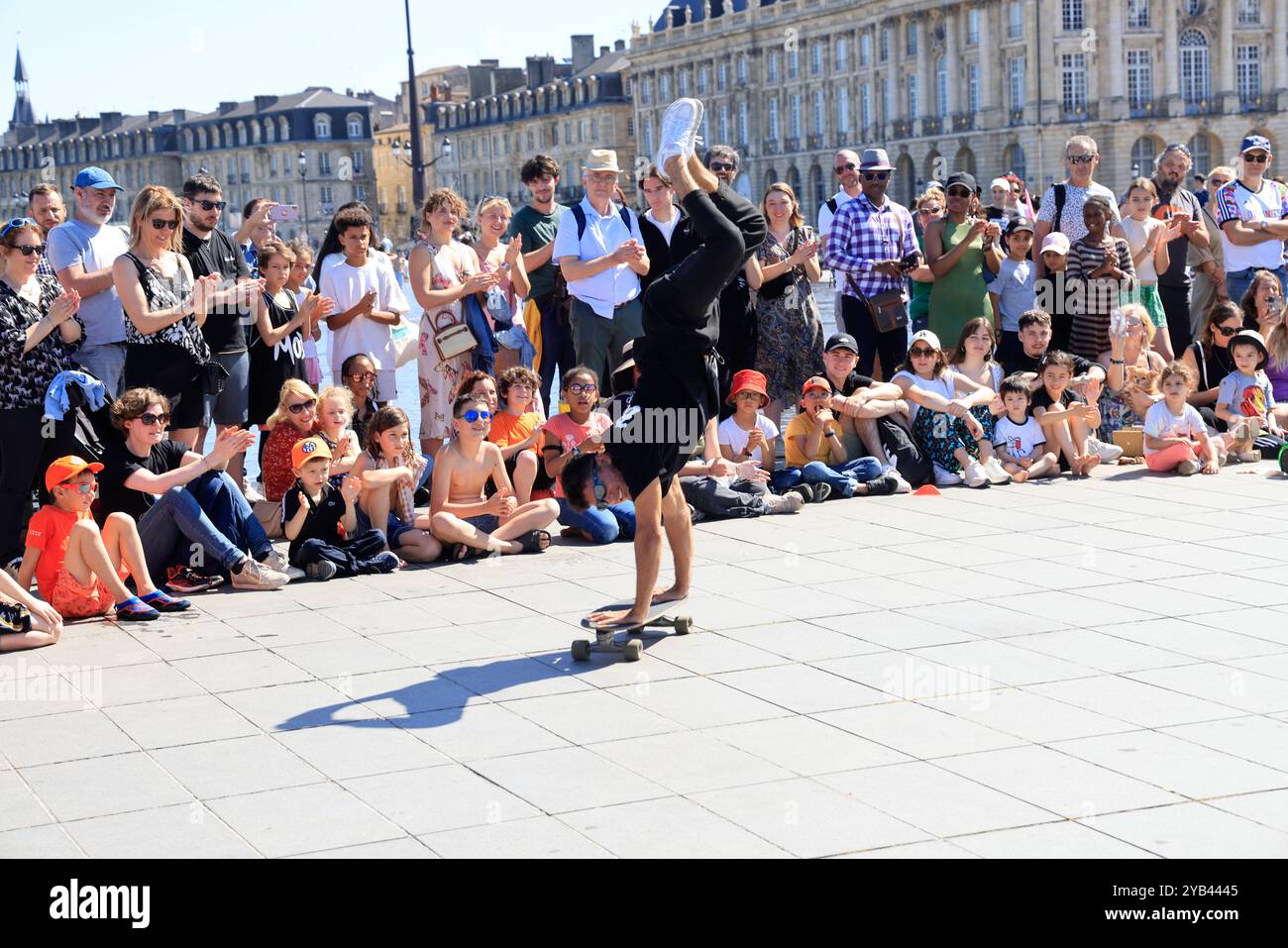 Freizeit- und Entspannungszeit in der Nähe des Flusses Garonne in Bordeaux. Bordeaux, Gironde, Nouvelle Aquitaine, Frankreich, Europa. Foto: Hugo Martin/Al Stockfoto