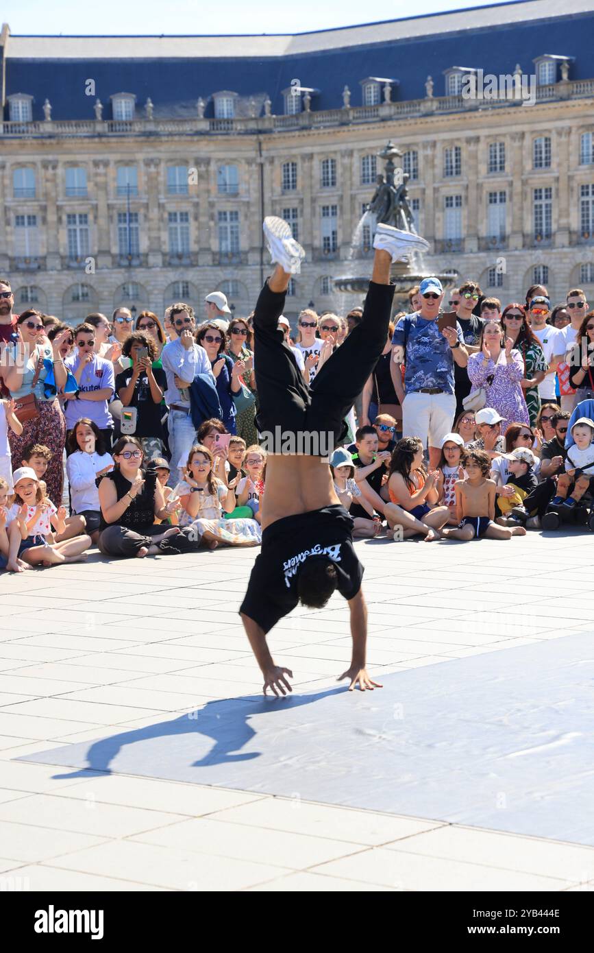 Freizeit- und Entspannungszeit in der Nähe des Flusses Garonne in Bordeaux. Bordeaux, Gironde, Nouvelle Aquitaine, Frankreich, Europa. Foto: Hugo Martin/Al Stockfoto
