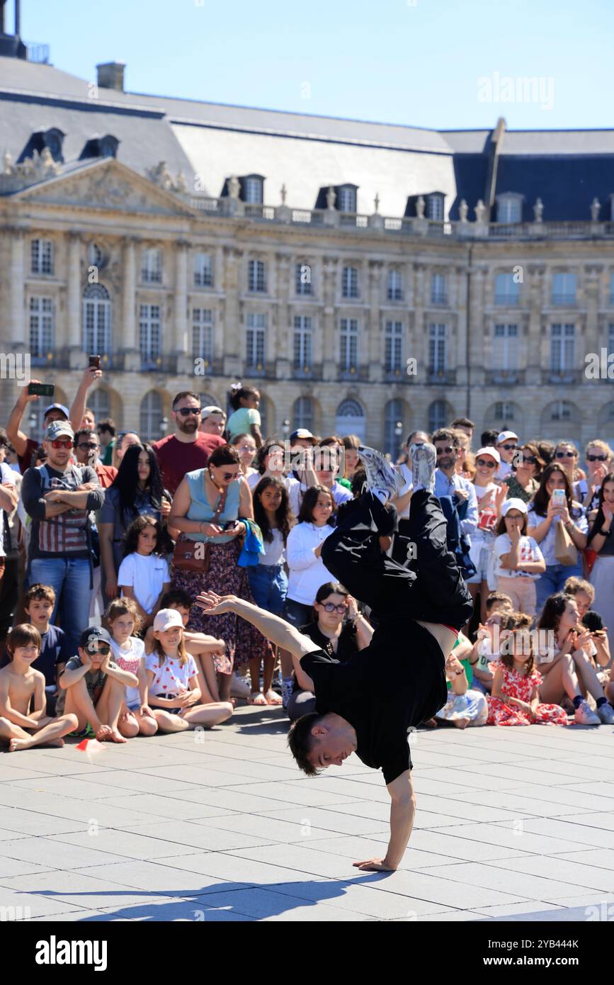 Freizeit- und Entspannungszeit in der Nähe des Flusses Garonne in Bordeaux. Bordeaux, Gironde, Nouvelle Aquitaine, Frankreich, Europa. Foto: Hugo Martin/Al Stockfoto
