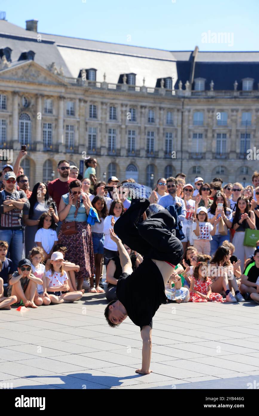 Freizeit- und Entspannungszeit in der Nähe des Flusses Garonne in Bordeaux. Bordeaux, Gironde, Nouvelle Aquitaine, Frankreich, Europa. Foto: Hugo Martin/Al Stockfoto