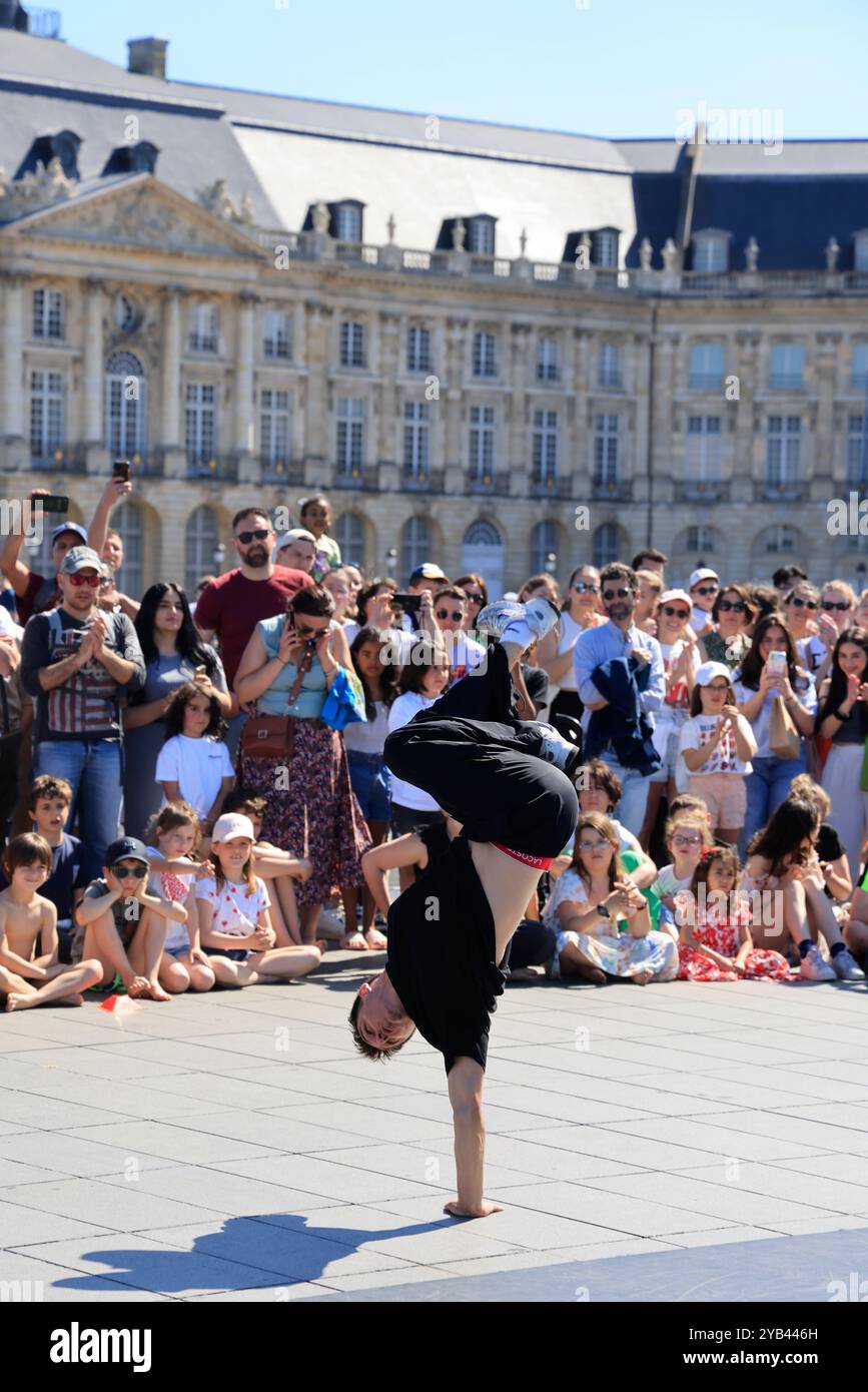 Freizeit- und Entspannungszeit in der Nähe des Flusses Garonne in Bordeaux. Bordeaux, Gironde, Nouvelle Aquitaine, Frankreich, Europa. Foto: Hugo Martin/Al Stockfoto