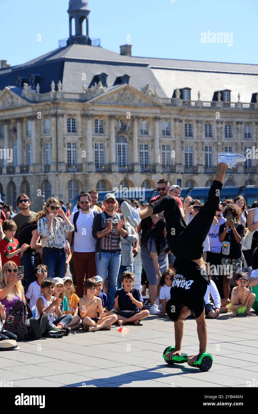 Freizeit- und Entspannungszeit in der Nähe des Flusses Garonne in Bordeaux. Bordeaux, Gironde, Nouvelle Aquitaine, Frankreich, Europa. Foto: Hugo Martin/Al Stockfoto