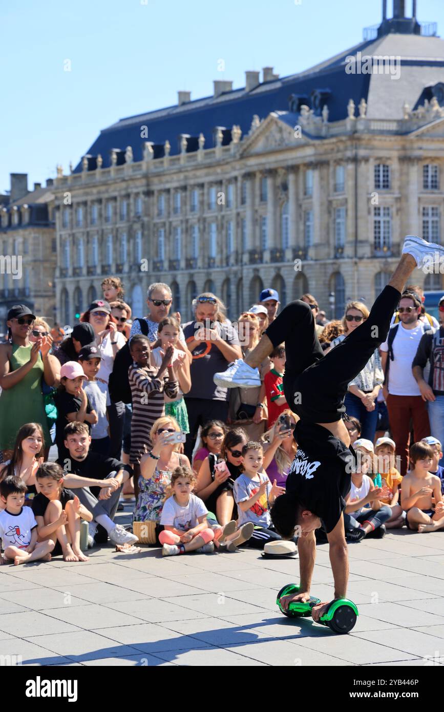 Freizeit- und Entspannungszeit in der Nähe des Flusses Garonne in Bordeaux. Bordeaux, Gironde, Nouvelle Aquitaine, Frankreich, Europa. Foto: Hugo Martin/Al Stockfoto