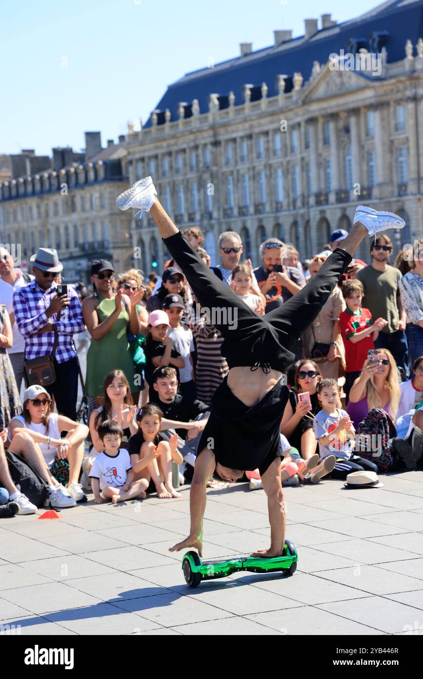 Freizeit- und Entspannungszeit in der Nähe des Flusses Garonne in Bordeaux. Bordeaux, Gironde, Nouvelle Aquitaine, Frankreich, Europa. Foto: Hugo Martin/Al Stockfoto
