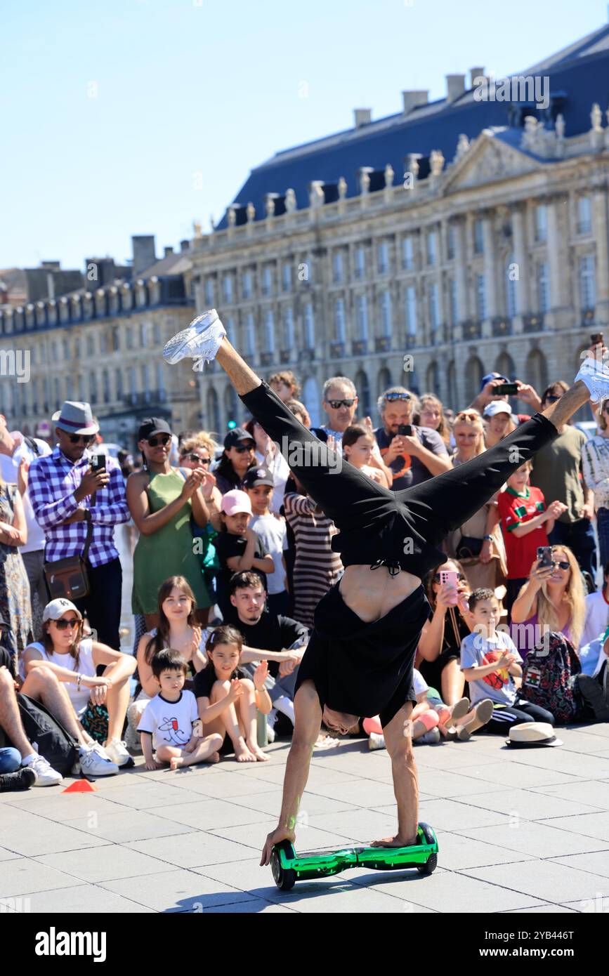 Freizeit- und Entspannungszeit in der Nähe des Flusses Garonne in Bordeaux. Bordeaux, Gironde, Nouvelle Aquitaine, Frankreich, Europa. Foto: Hugo Martin/Al Stockfoto