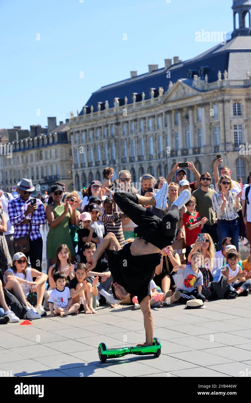 Freizeit- und Entspannungszeit in der Nähe des Flusses Garonne in Bordeaux. Bordeaux, Gironde, Nouvelle Aquitaine, Frankreich, Europa. Foto: Hugo Martin/Al Stockfoto
