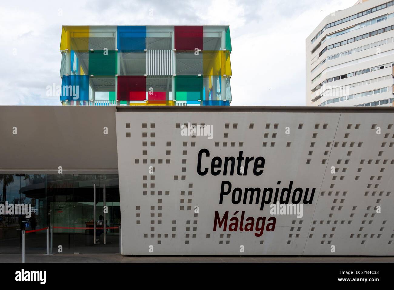 Malaga, Spanien - 8. Juni 2024: Eintritt zum Centre Pompidou Málaga, einer Zweigstelle des französischen Georges Pompidou National Centre for Art and Culture Stockfoto