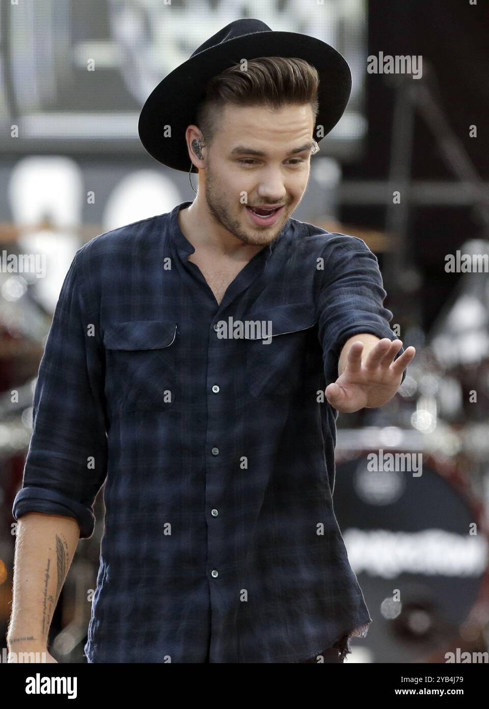 New York, NY, USA. August 2024. Harry Styles, Liam Payne, Niall Horan und Louis Tomlinson von One Direction posieren am 4. August 2015 in New York City auf der Bühne während ABC's „Good Morning America“ im Rumsey Playfield, Central Park. Leute: Liam Payne Kredit: Hoo Me. Com/Media Punch/Alamy Live News Stockfoto