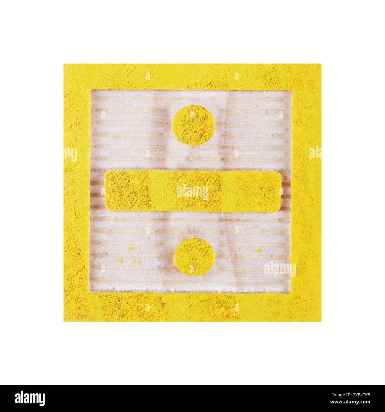 Holzblock durch Schild auf weiß mit Beschneidungspfad teilen Stockfoto