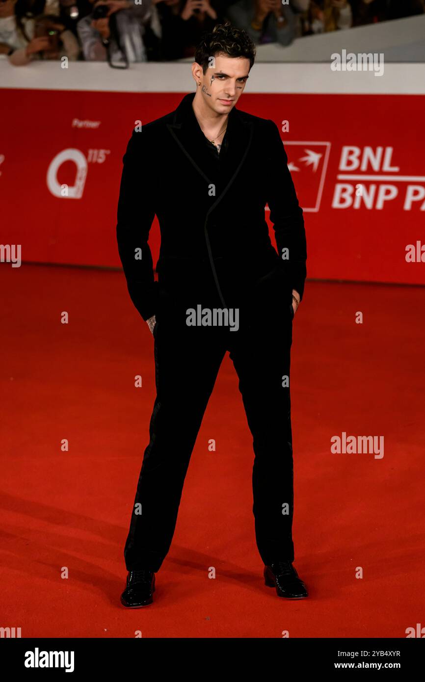 Rom, Italien. Oktober 2024. Achille Lauro besuchte den roten Teppich des Films „Berlinguer La grande Ambizione“ während des 19. Rom Film Festivals im Auditorium Parco della Musica in Rom (Italien) am 16. Oktober 2024. Quelle: Insidefoto di andrea staccioli/Alamy Live News Stockfoto