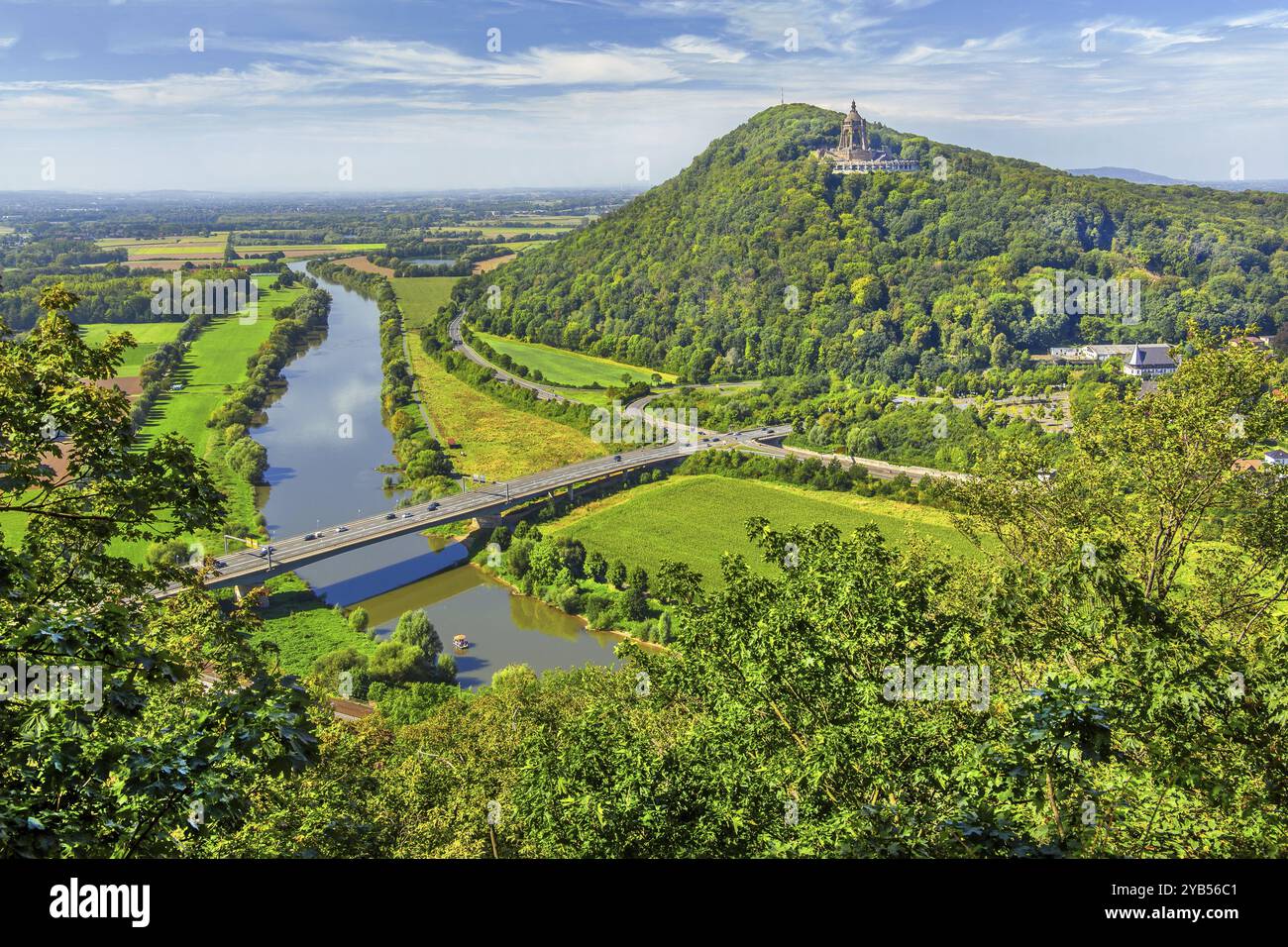 Weser Durchbruch in die Norddeutsche Tiefebene mit Kaiser-Wilhelm-Denkmal, Porta Westfalica, Weser. Wesertal, Weserbergland, Nordrhein-Westpha Stockfoto