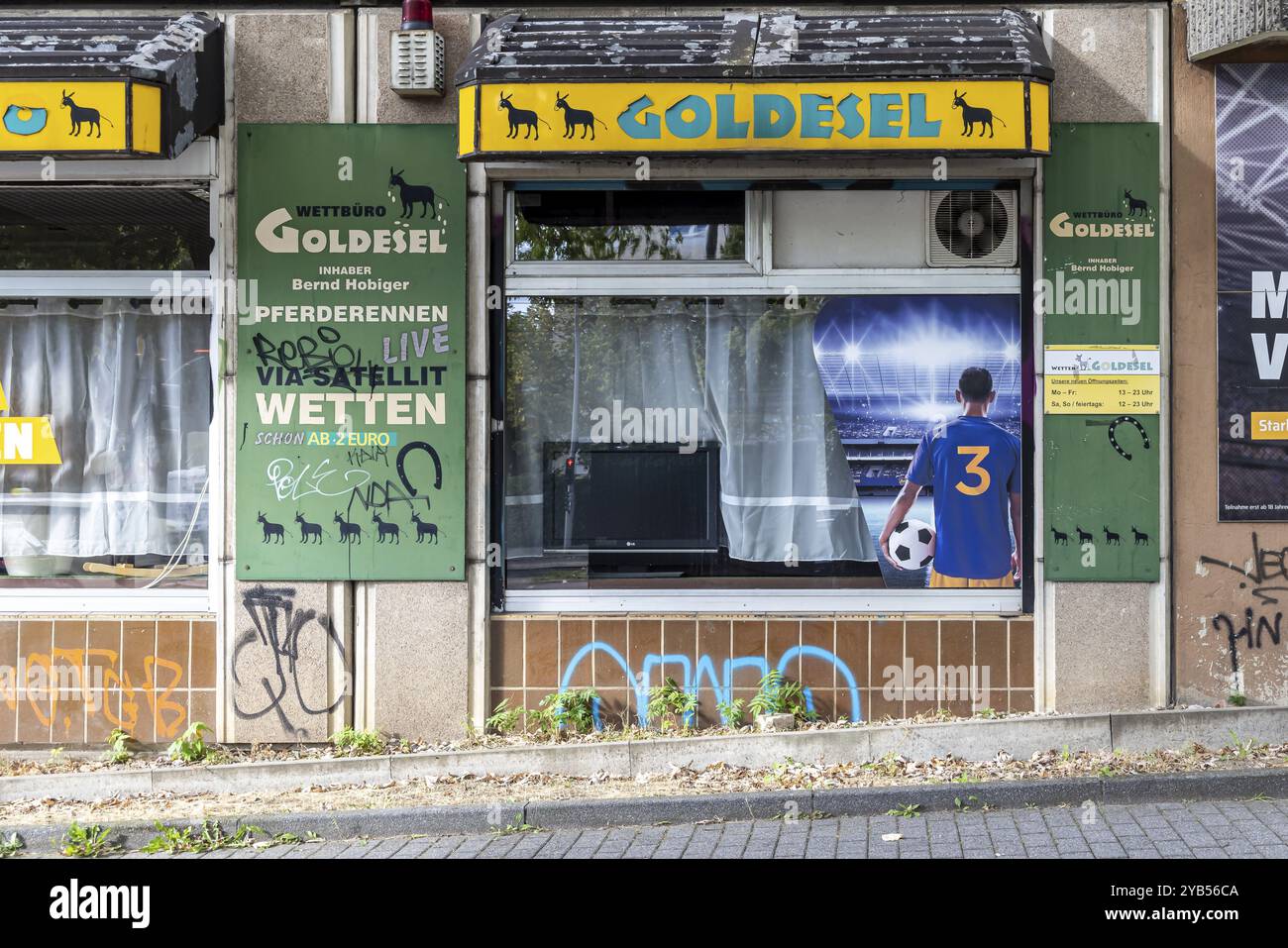 Goldesel, ein skurriler Wettshop für Sportwetten auf der Landsberger Allee in Berlin, Deutschland, Europa Stockfoto