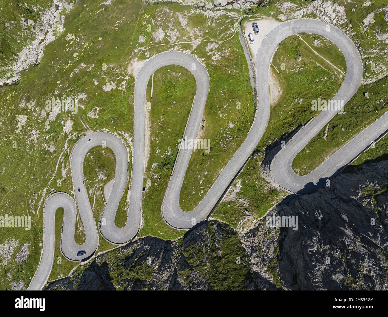 La Tremola, weltberühmte Serpentinenstraße durch das Val Tremolo, Straßenbaudenkmal, Alpenpass mit 24 Haarnadelkurven. Alter Gotthard-Pass. Dr Stockfoto