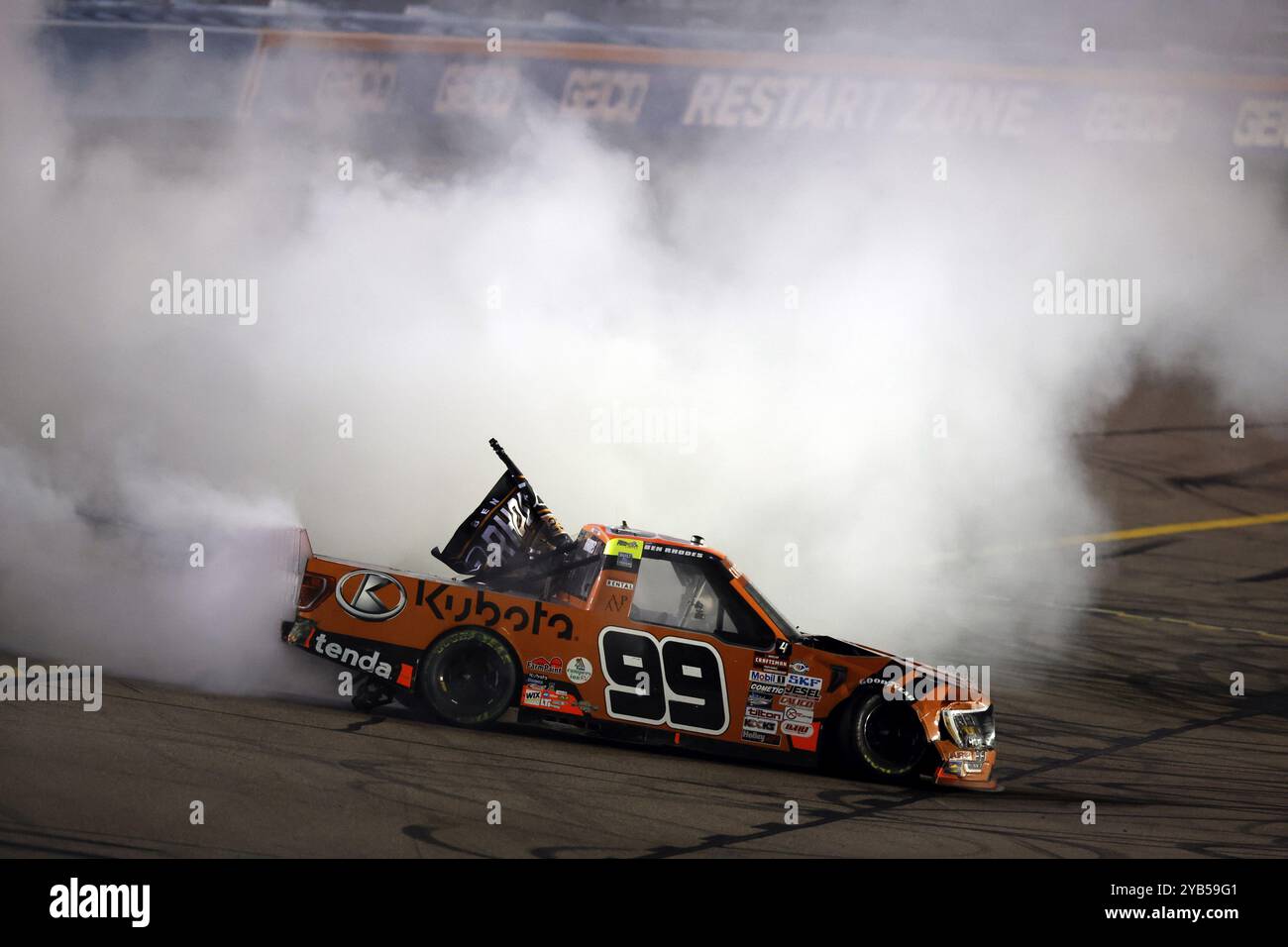 NASCAR Craftsman Truck Series Driver, Ben Rhodes (99) gewinnt den Craftsman 150 auf dem Phoenix Raceway in Avondale AZ Stockfoto