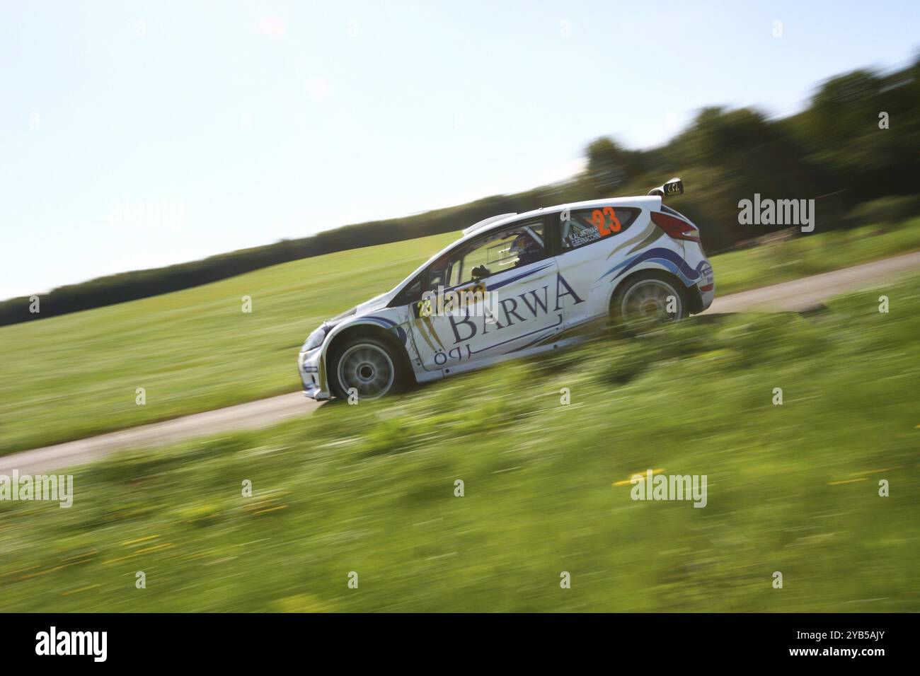 Trier, 20. August 2011, Nasser Al-Attiyah und sein Mitfahrer Giovanni Bernacchini in ihrer Ford Fiesta am sonnigen SS9 (Birkenfelder Land 1) o Stockfoto