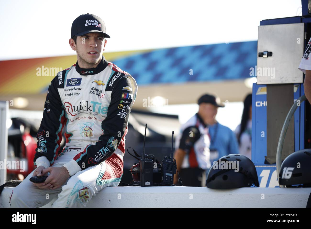 Chandler Smith (16), Fahrer der NASCAR Xfinity Series, macht sich bereit, auf die Rennstrecke zu gehen, um für den Andy's Frozen Custard 300 im Texas Motor SPE zu trainieren Stockfoto