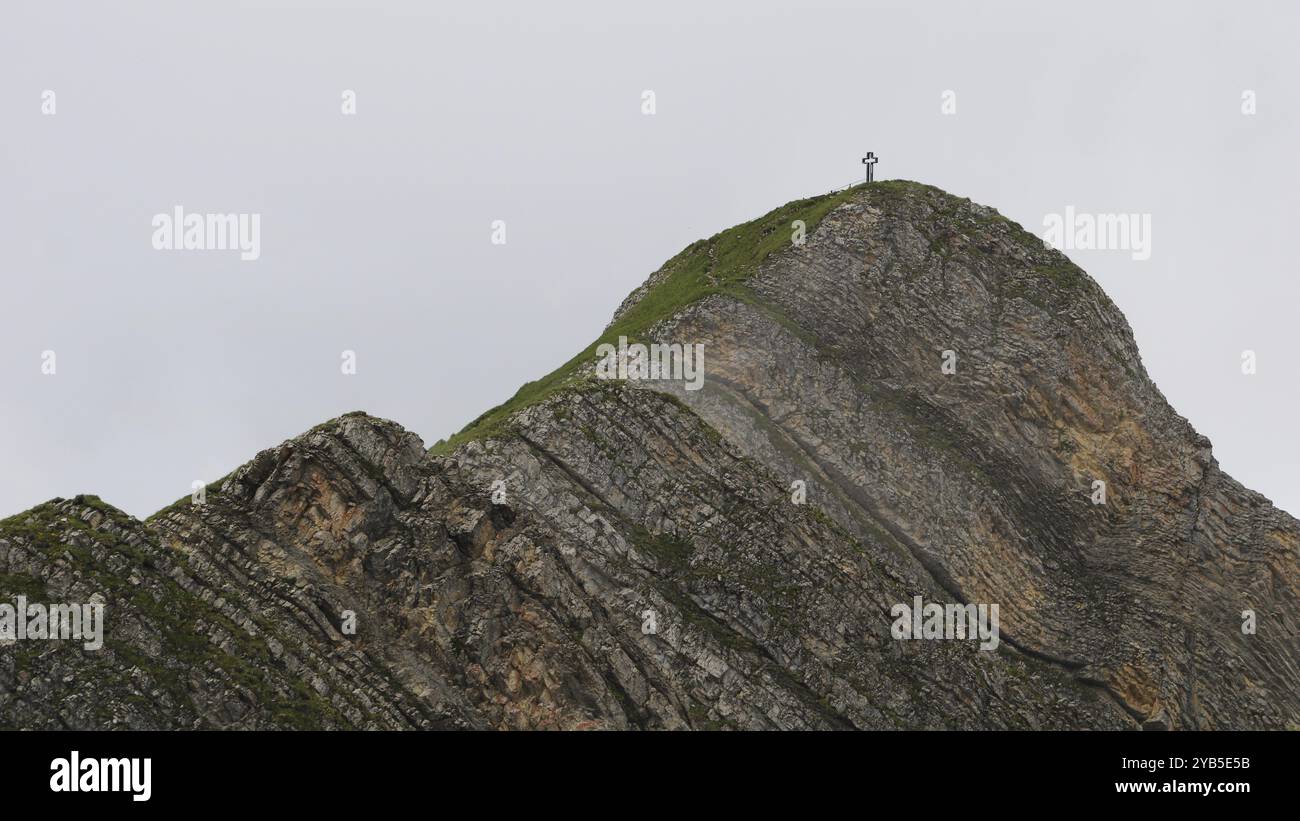 Gipfel des Mount Brienzer Rothorn. Mehrschichtiger Rock Stockfoto