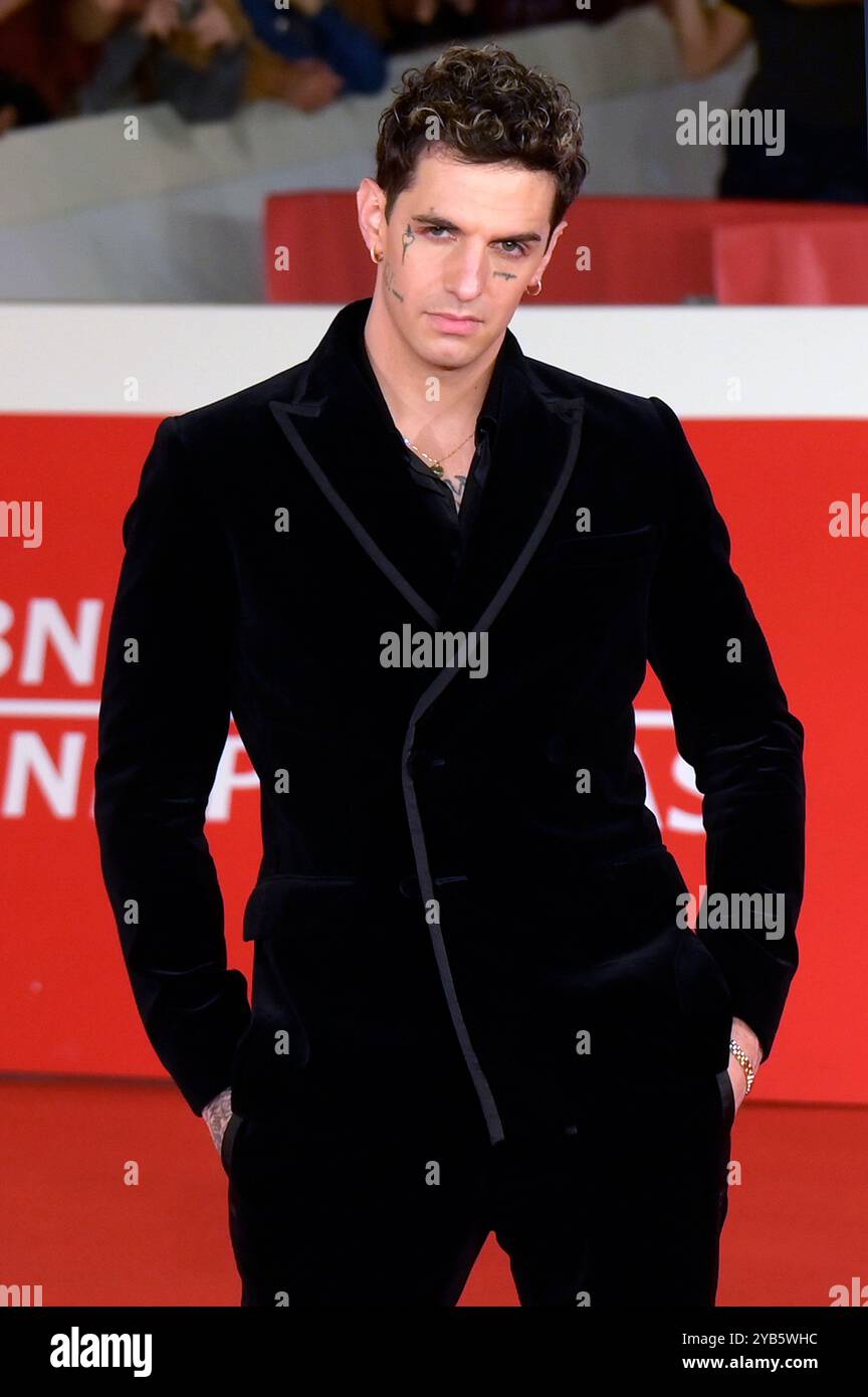 Achille Lauro bei der Festivaleröffnung mit der Premiere des Kinofilms 'Berlinguer. La grande ambizione / The Great Ambition' auf dem 19. Internationales Filmfestival von Rom / Festa del Cinema di Roma 2024 im Auditorium Parco della Musica. Rom, 16.10.2024 Stockfoto