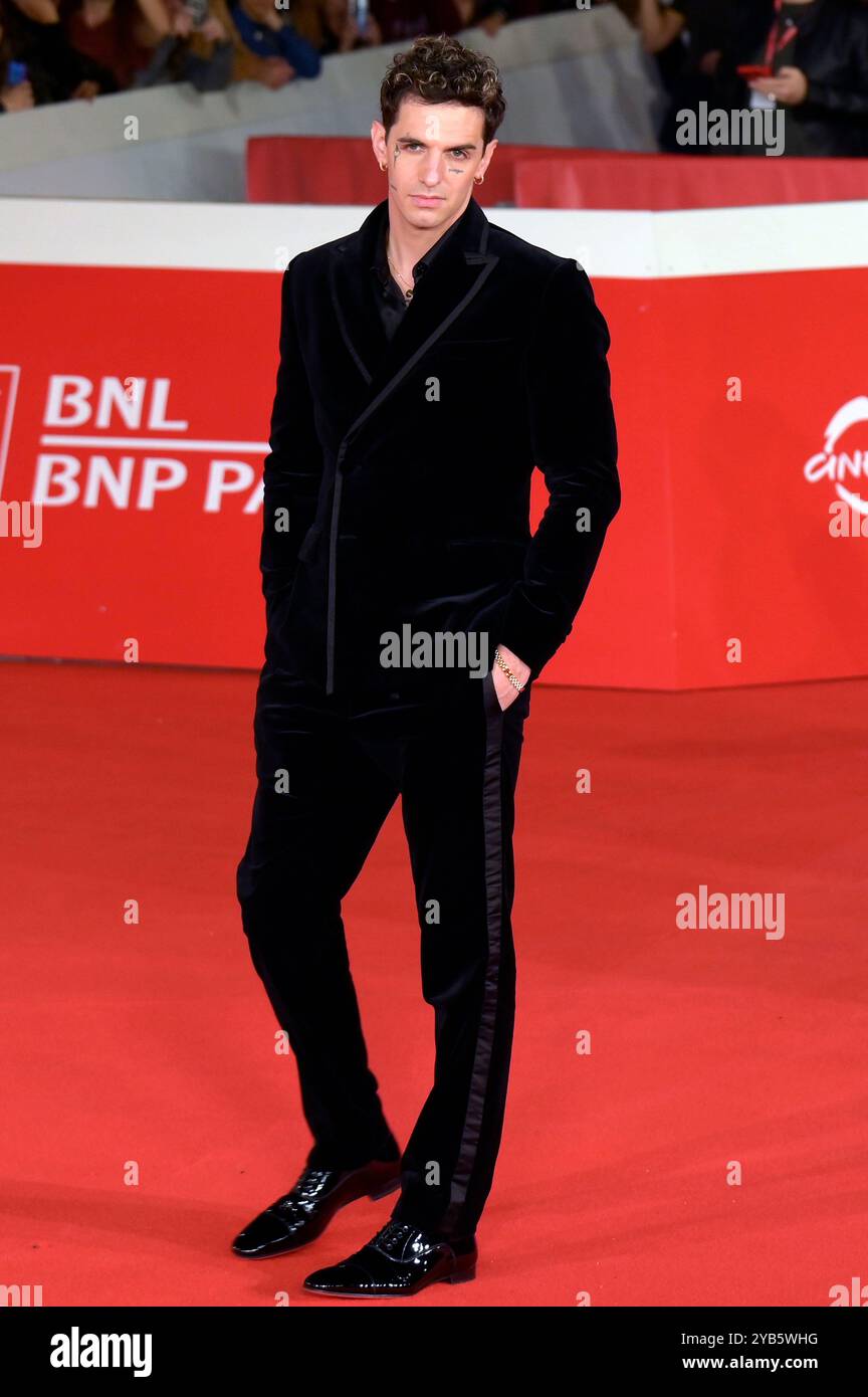 Achille Lauro bei der Festivaleröffnung mit der Premiere des Kinofilms 'Berlinguer. La grande ambizione / The Great Ambition' auf dem 19. Internationales Filmfestival von Rom / Festa del Cinema di Roma 2024 im Auditorium Parco della Musica. Rom, 16.10.2024 Stockfoto