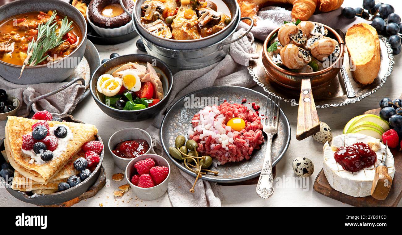 Traditionelle französische Gerichte, Familienessen oder Mittagessen Stockfoto