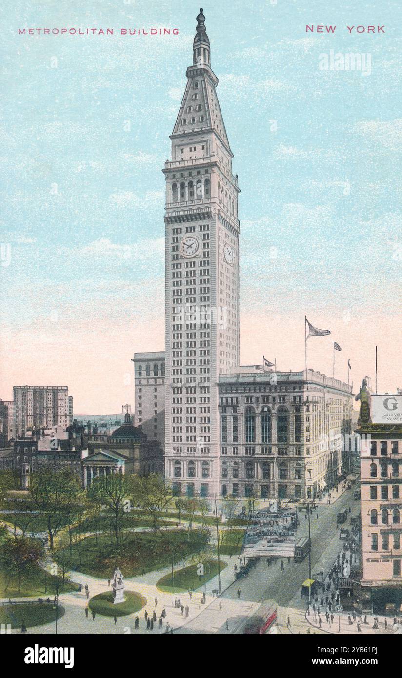 Alte US-Postkarte des Metropolitan Life Insurance Company Tower an der Madison Avenue in New York City. Entworfen von Napoleon Lebrun & Sons. Stockfoto