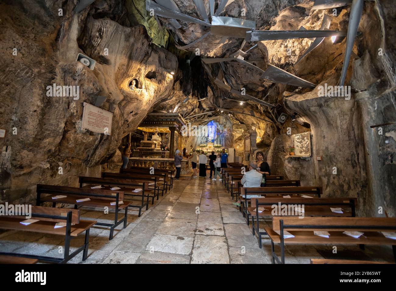 PALERMO, ITALIEN, 16. JUNI 2023 - Innere der Kirche Santa Rosalia in Palermo, Sizilien, Italien Stockfoto