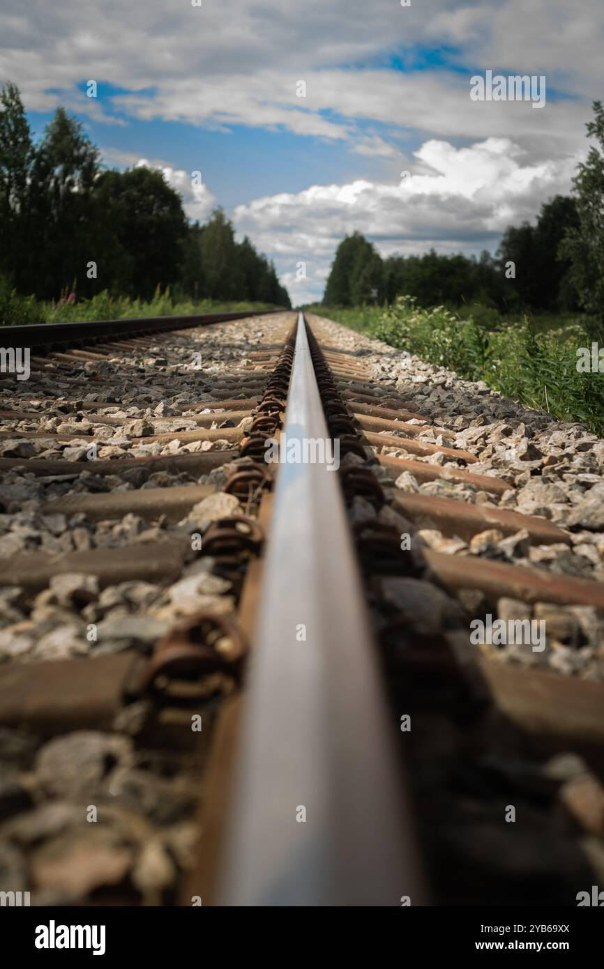 Eine Eisenbahn, die in die Unendlichkeit führt. Stockfoto