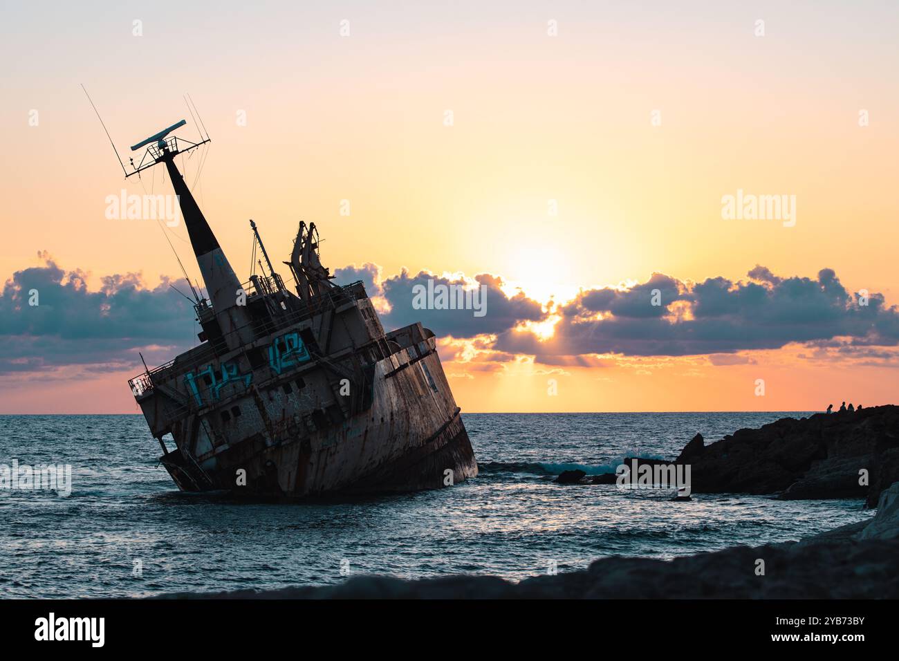 "Die EDRO III lief am 8. Oktober 2011 auf schwerer See vor Pegeia auf Grund, während einer Reise von Limassol nach Rhodos. Paphos, Zypern. Stockfoto