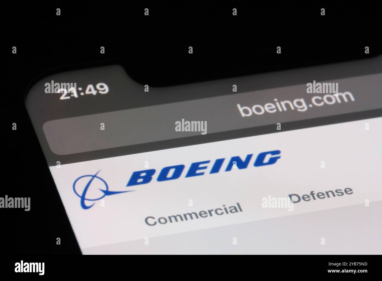 Schließen Sie das Logo der Marke Boeing auf der offiziellen Website Stockfoto