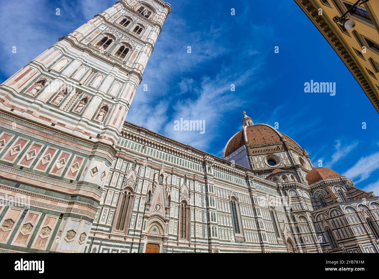 Die Kathedrale von Florenz Duomo Cattedrale di Santa Maria del Fiore in Florenz, Italien. Riesige Kuppeln und Türme der Kathedrale in Florenz wunderschöne Aussicht Stockfoto