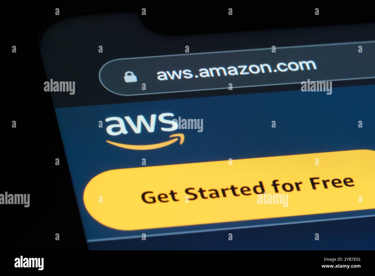 Amazon Web Services (AWS) Firmenlogo auf der offiziellen Website Stockfoto