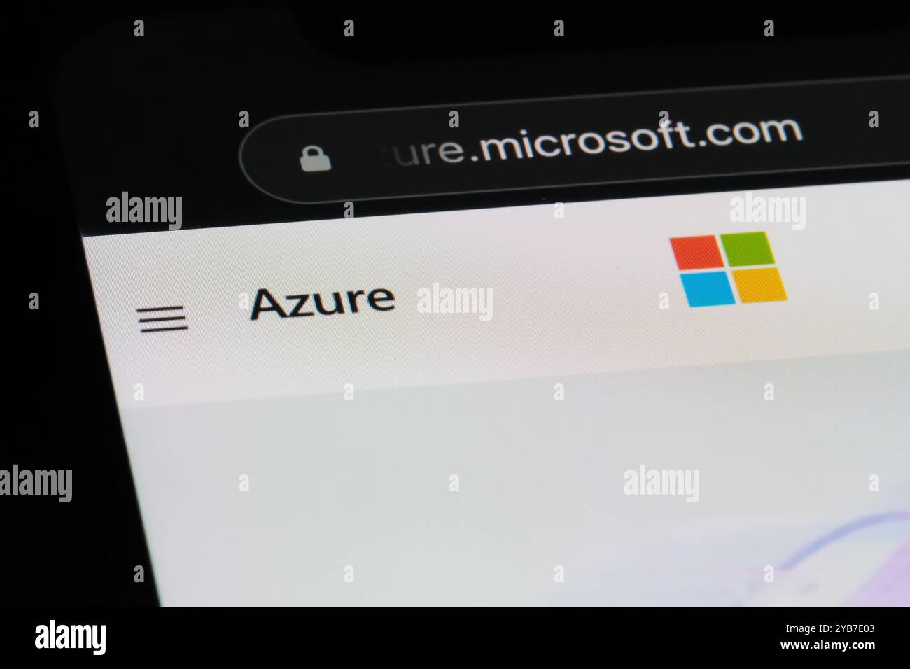 Logo der Marke Microsoft Azure auf der offiziellen Website. Stockfoto