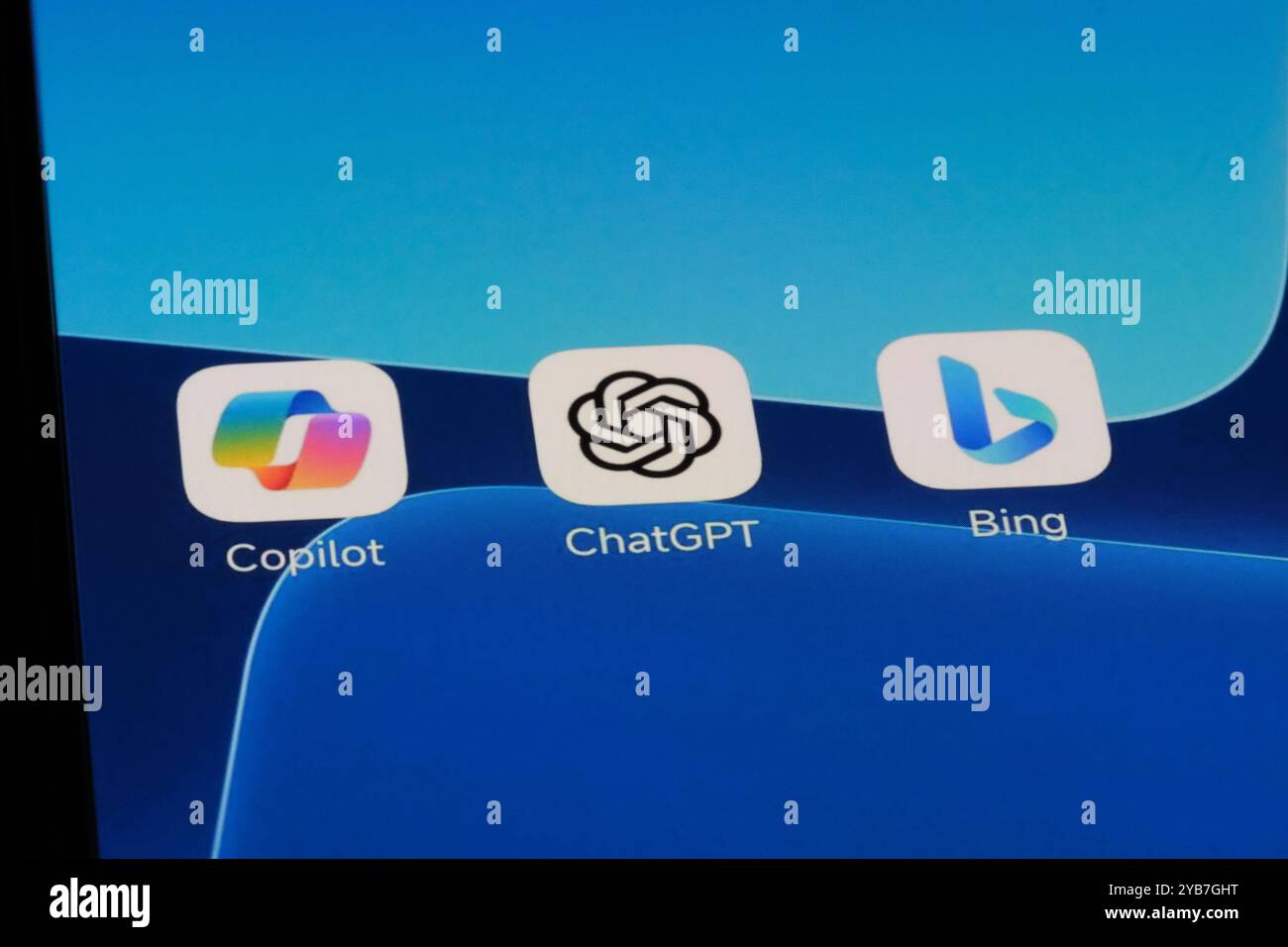 Symbole für Microsoft Copilot, OpenAI ChatGPT und Microsoft Bing App. Verschiedene KI-Chatbot-Anwendungen Stockfoto