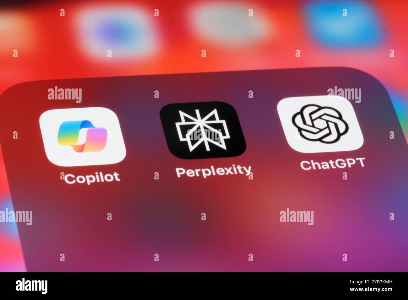 Shanghai, China, 5. März 2024: Symbole für Perplexity AI, Microsoft Copilot und OpenAI ChatGPT Mobile App. Verschiedene KI-Chatbot-Apps Stockfoto
