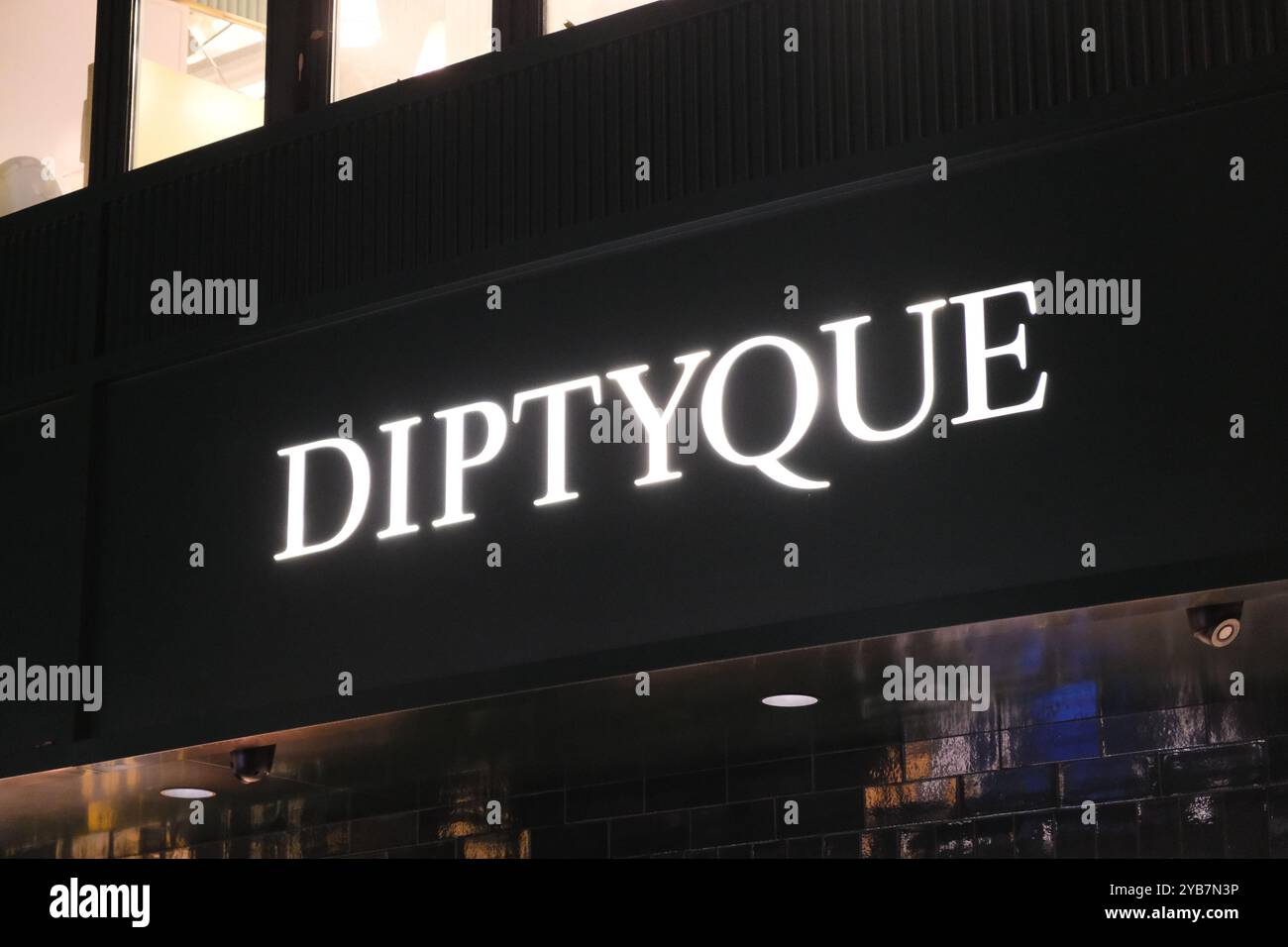 Diptyque-Ladenschild Firmenlogo Stockfoto