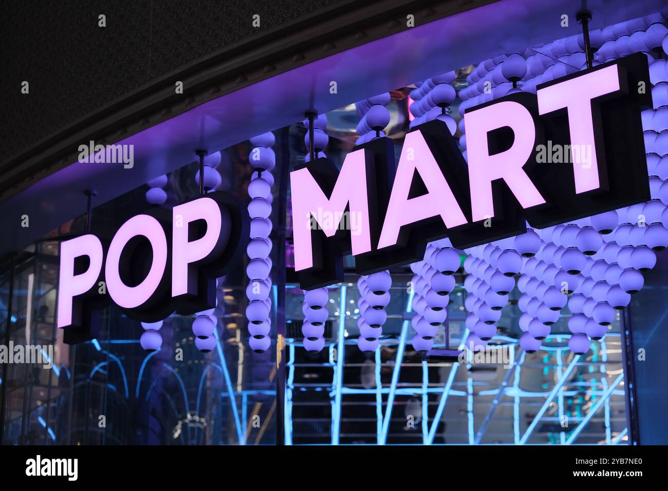 Shanghai, China - Sept. 15. 2023: Logo-Zeichen des POP-MART-Firmenladens Stockfoto