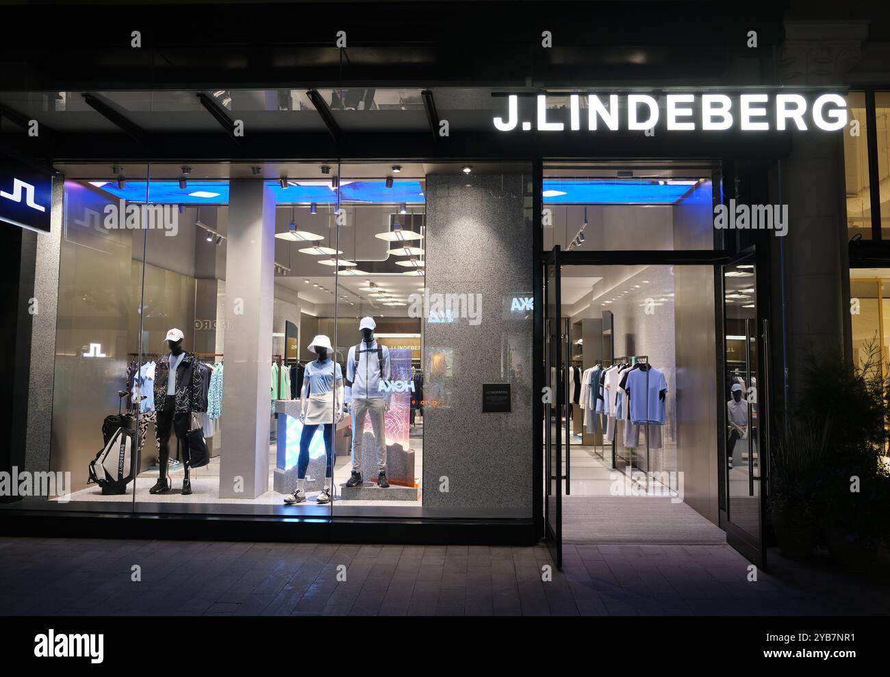 Suzhou, China-20. August 2023: Fassade des großen J.. Lindeberg Bekleidungsgeschäft Stockfoto