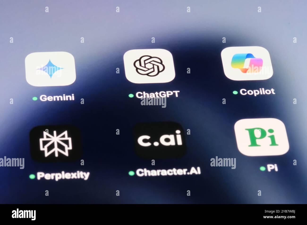 Shanghai, China-21. Mai 2024: OpenAI ChatGPT, Google Gemini, Microsoft Copilot, Perplexity AI, Character.ai und Inflection AI Pi App Icons. Verschiedene A Stockfoto