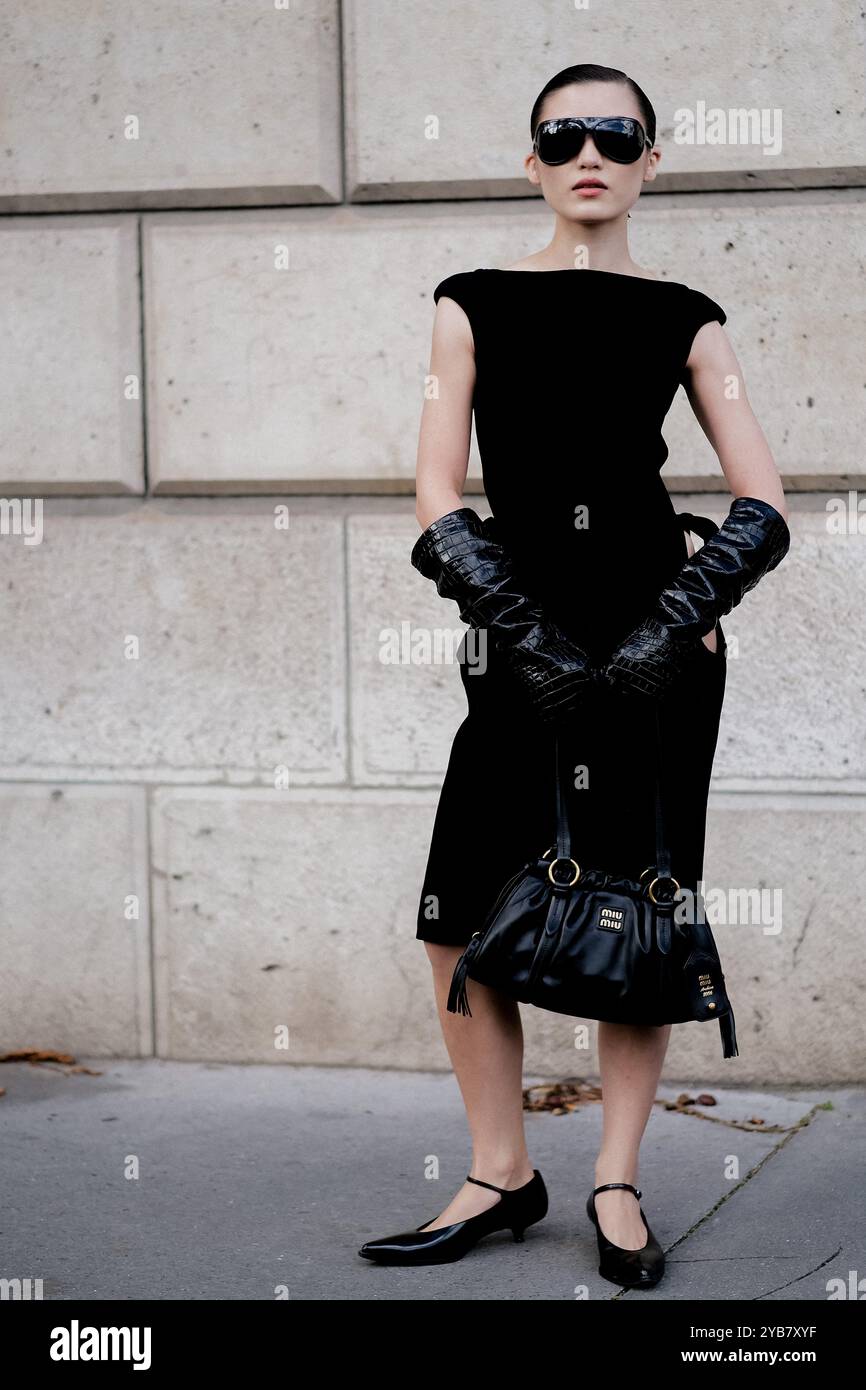 Paris, Frankreich. Oktober 2024. Ashley Rous BestDressed kam am 1. Oktober 2024 bei der Miu Miu Spring Summer 2025 Show im Palais d Iena in Paris, Frankreich an. Foto: Marie-Paola Bertrand-Hillion/ABACAPRESS. COM Credit: Abaca Press/Alamy Live News Stockfoto