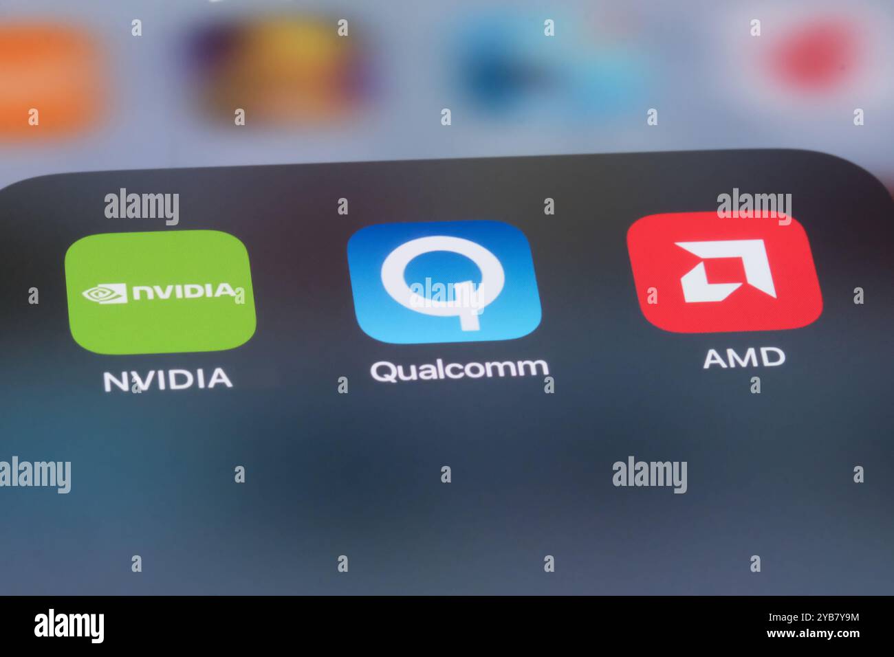 Shanghai, China, 12. Juli 2024: Qualcomm Incorporated, Nvidia Corporation, AMD. Verschiedene Markensymbole für Halbleiterhersteller Stockfoto