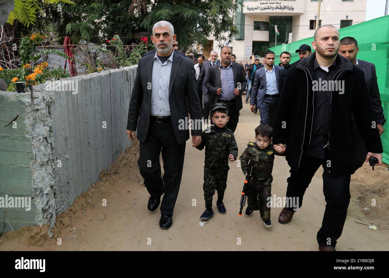 Yahya Sinwar, Führer der Hamas im Gazastreifen, kommt zu einer Kundgebung zum 31. Jahrestag der Gründung der Hamas-Bewegung, im Gazastreifen FOTO: Hamas Führer im Gazastreifen Yahya Sinwar kommt zu einer Kundgebung zum 31. Jahrestag der Gründung der Hamas-Bewegung in Gaza-Stadt am 16. Dezember 2018. Foto: Ashraf Amra Gaza-Stadt Gaza-Streifen palästinensisches Gebiet 171024 Archive Sinwar APA 0022 Copyright: XapaimagesxAshrafxAmraxxapaimagesx Stockfoto